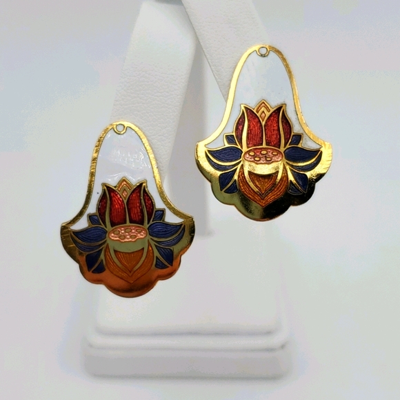 Art Deco Style Flower Clip On Earrings - Picture 5 of 7